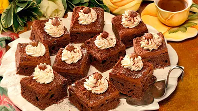 Brauner Blechkuchen Rezept - Foto: LECKER @ Bauer Media Group