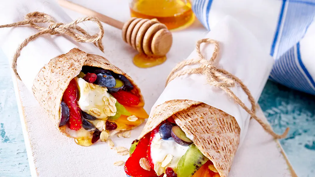 Breakfast Wrap „Tutti Frutti“ Rezept - Foto: LECKER @ Bauer Media Group Breakfast Wrap „Tutti Frutti“ Rezept - Foto: LECKER @ Bauer Media Group