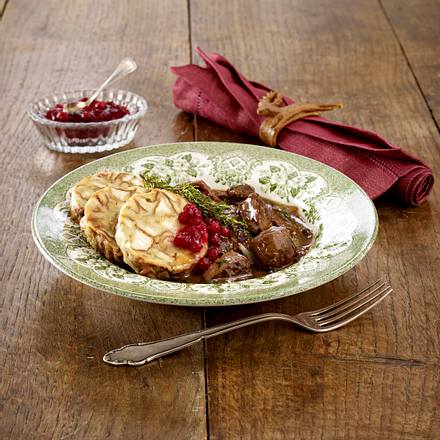 Brezel-Knödel mit Hirschragout Rezept Brezel-Knödel mit Hirschragout Rezept