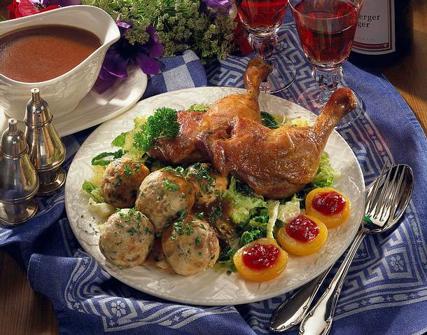 Brezel-Knödel zu Entenkeulen Rezept
