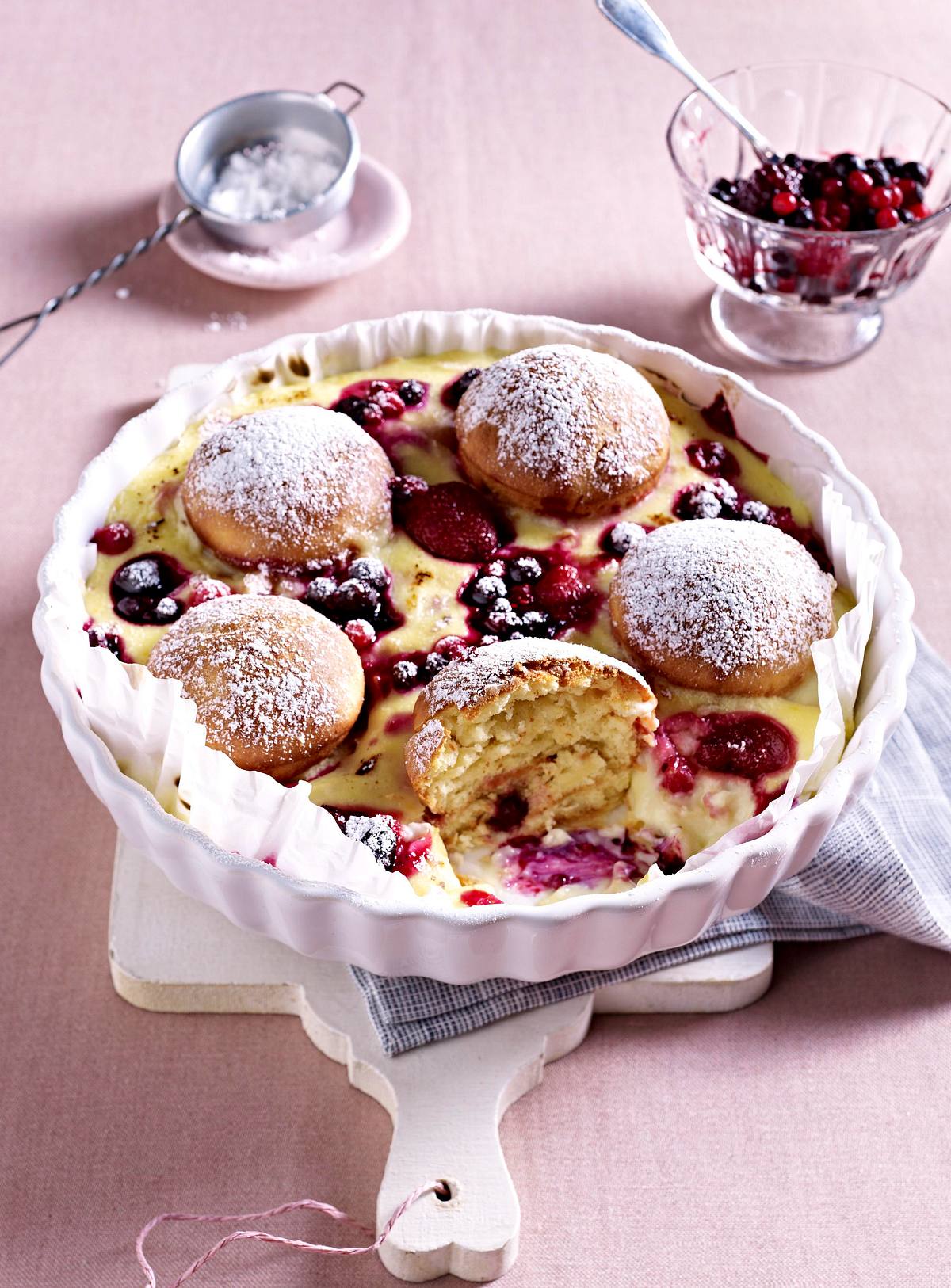 Brioche-Auflauf mit Mandelcreme und gemischten Beeren Rezept