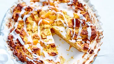 Brioche-Pudding-Cake mit Aprikosen Rezept - Foto: LECKER @ Bauer Media Group