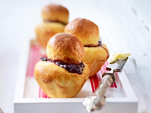 Brioches mit Brombeerkonfitüre Rezept Brioches mit Brombeerkonfitüre Rezept