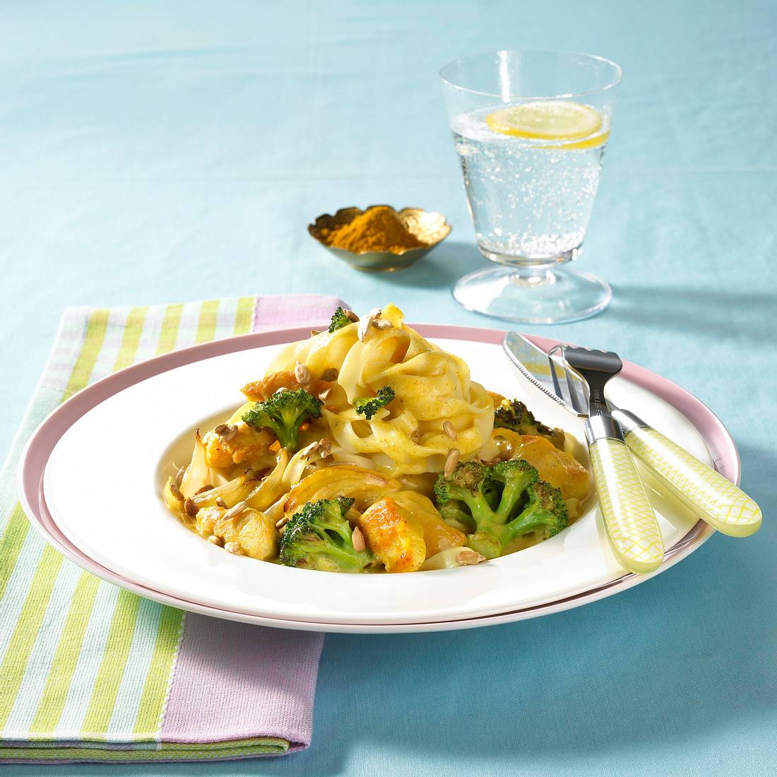 Broccoli-Hähnchen-Ragout in Currysoße Rezept | LECKER