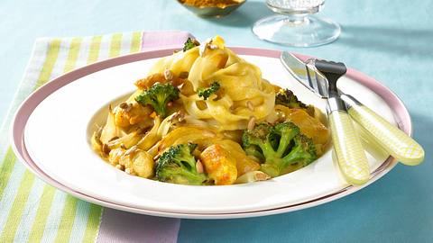 Broccoli-Hähnchen-Ragout in Currysoße Rezept - Foto: House of Food / Bauer Food Experts KG