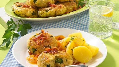 Broccoli-Hirse-Frikadellen mit Möhrensoße Rezept - Foto: Först, Thomas
