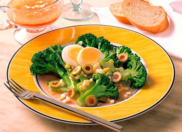 Broccoli in Eier-Vinaigrette Rezept Broccoli in Eier-Vinaigrette Rezept