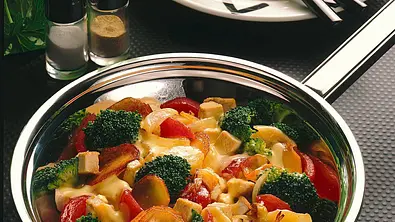 Broccoli-Kartoffel-Tofu-Pfanne Rezept - Foto: LECKER @ Bauer Media Group