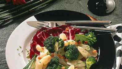 Broccoli-Schwarzwurzel-Salat Rezept - Foto: LECKER @ Bauer Media Group
