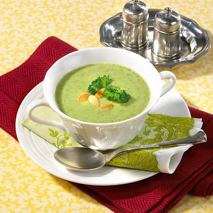 Broccolicreme-Suppe mit Mandeln Rezept Broccolicreme-Suppe mit Mandeln Rezept