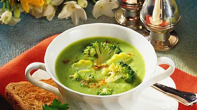 Broccolicremesuppe Rezept - Foto: LECKER @ Bauer Media Group
