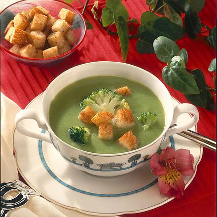 Broccolicremesuppe mit Knoblauch-Croûtons Rezept Broccolicremesuppe mit Knoblauch-Croûtons Rezept