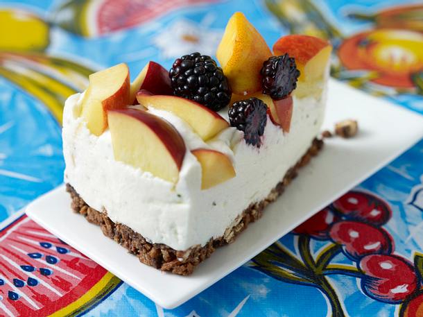 Bröselkuchen mit Joghurtmousse und Aprikosen Rezept Bröselkuchen mit Joghurtmousse und Aprikosen Rezept