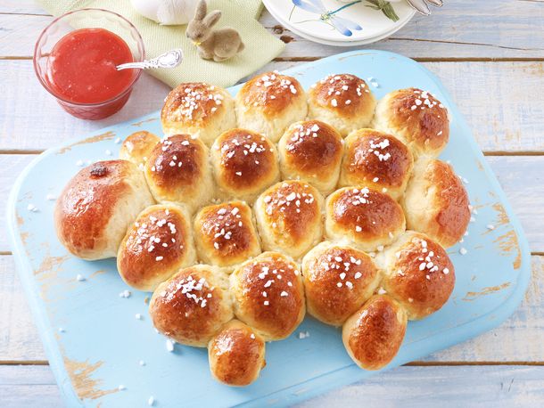 Brötchen-Frühstückslamm zu kaltgerührter Erdbeerkonfitüre Rezept Brötchen-Frühstückslamm zu kaltgerührter Erdbeerkonfitüre Rezept