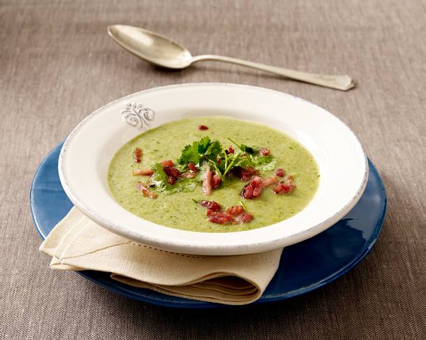 Brokkoli-Cremesuppe mit Speckwürfeln und Koriander Rezept