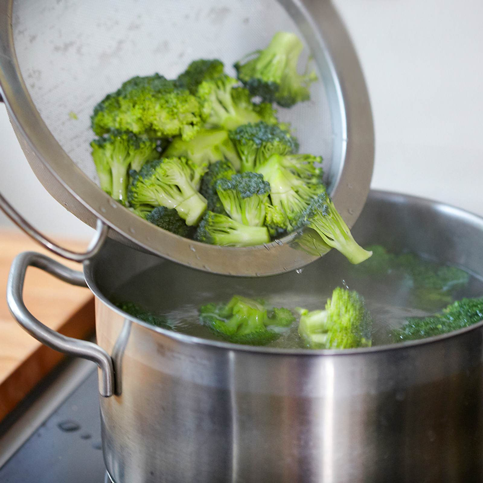 Brokkoli kochen – so einfach geht's | LECKER