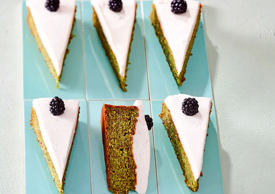 Brokkoli-Kuchen mit Nüssen Rezept Brokkoli-Kuchen mit Nüssen Rezept