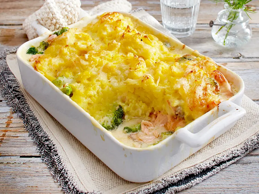 Brokkoli-Lachs-Auflauf mit Kartoffel-Käse-Kruste Rezept Brokkoli-Lachs-Auflauf mit Kartoffel-Käse-Kruste Rezept