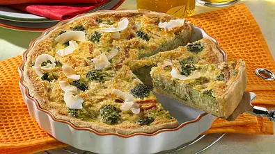 Brokkoli-Quiche mit Schmand-Kokosguss Rezept - Foto: LECKER @ Bauer Media Group