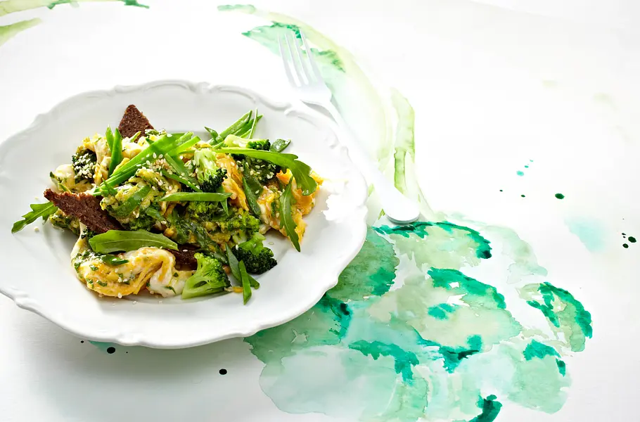 Brokkoli-Rührei mit Rucola Rezept
