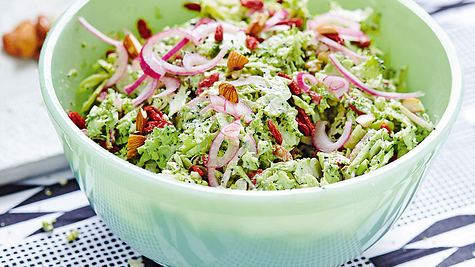Brokkolisalat mit Ingwer-Mohn-Mayonnaise Rezept - Foto: House of Food / Bauer Food Experts KG