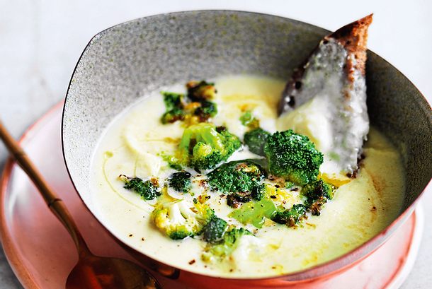 Brokkolisuppe mit Käse-Supercroûton Rezept Brokkolisuppe mit Käse-Supercroûton Rezept