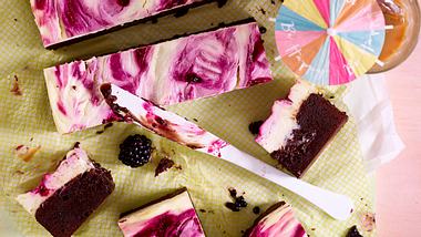 Brombeer-Brownie-Cheesecake- Happen Rezept - Foto: House of Food / Bauer Food Experts KG