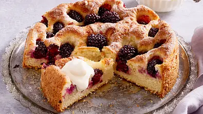 Brombeer-Butterkuchen Rezept - Foto: LECKER @ Bauer Media Group