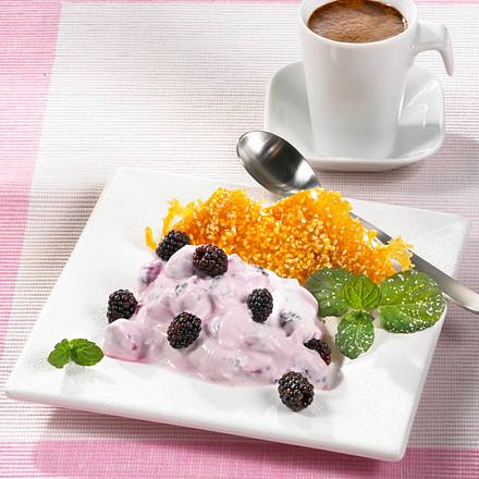 Brombeer-Creme mit Sesam-Krokant Rezept
