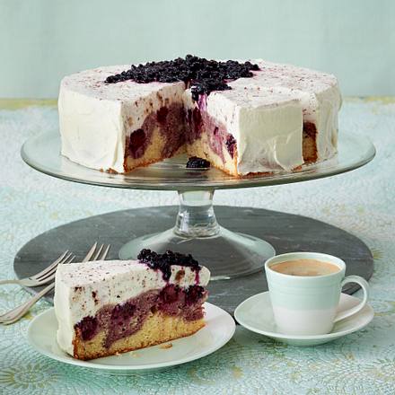 Brombeer-Donauwellen mit Cookie-Creme Rezept Brombeer-Donauwellen mit Cookie-Creme Rezept