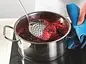 Schaum abschöpfen - Foto: LECKER @ Bauer Media Group