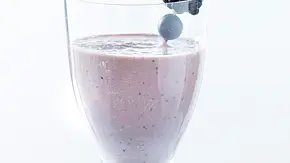 Brombeer-Heidelbeer-Vanilleeis-Shake Rezept - Foto: LECKER @ Bauer Media Group