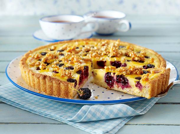 Brombeer-Krokant-Tarte mit Schmandcreme Rezept