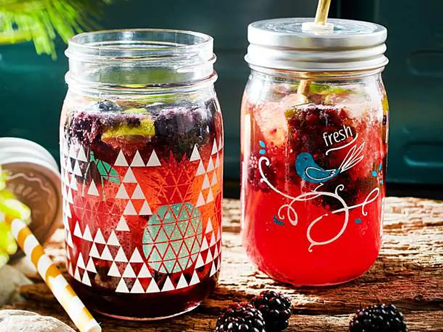 Alkoholfreie Getränke zum Mitnehmen: Brombeer-Limetten-Mate-Limonade
