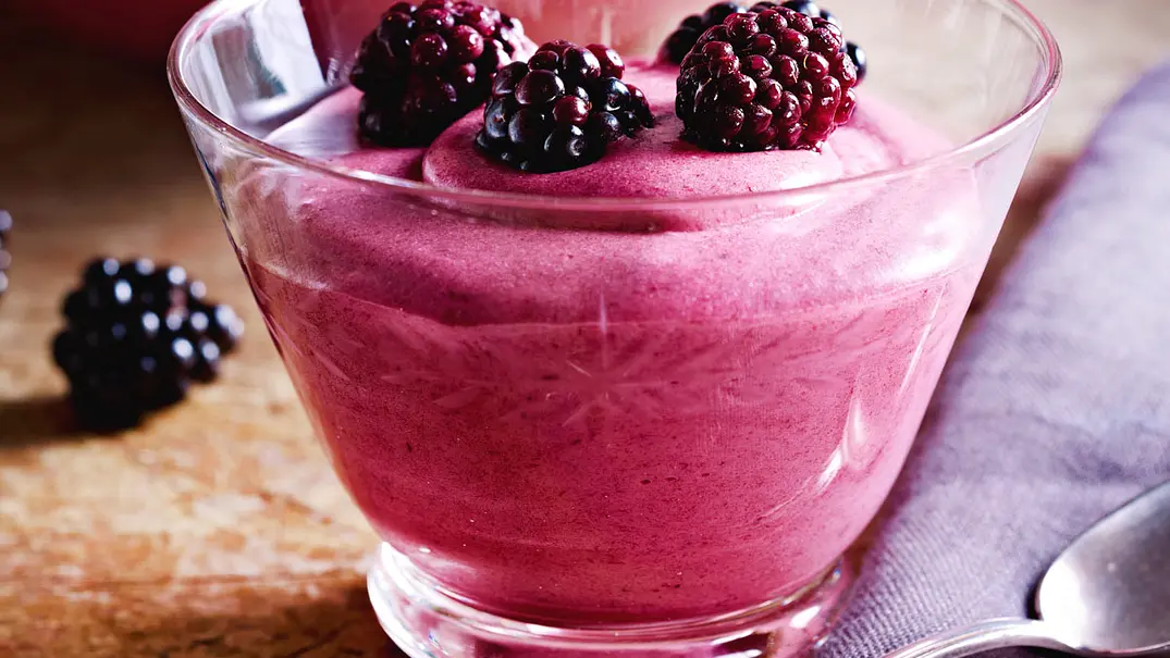 Brombeer-Mousse Rezept - Foto: LECKER @ Bauer Media Group Brombeer-Mousse Rezept - Foto: LECKER @ Bauer Media Group