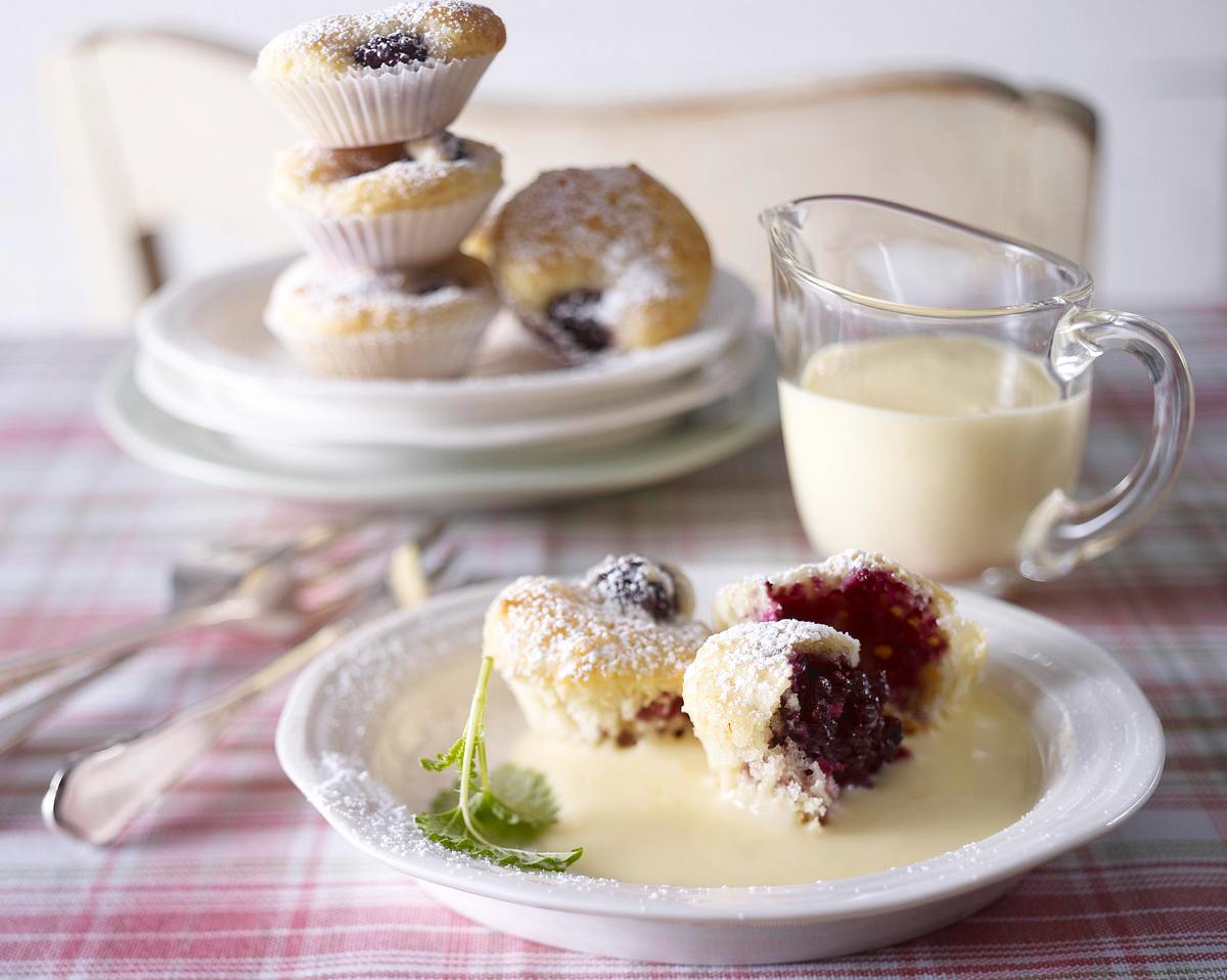 Brombeer-Quark-Mini-Muffins mit warmer Vanillesoße Rezept