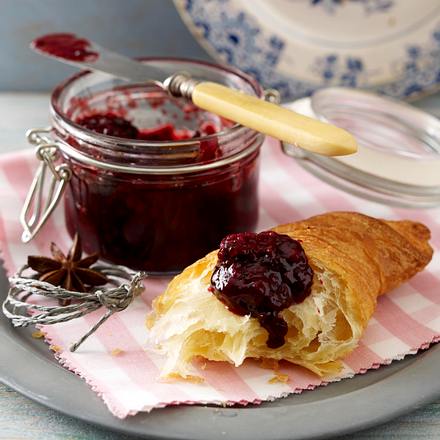 Brombeerkonfitüre mit Sternanis Rezept Brombeerkonfitüre mit Sternanis Rezept