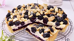 Brombeertarte mit Vanillestreuseln Rezept - Foto: LECKER @ Bauer Media Group Brombeertarte mit Vanillestreuseln Rezept - Foto: LECKER @ Bauer Media Group