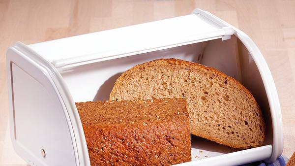 Brot in einem Brotkasten - Foto: House of Food / Bauer Food Experts KG