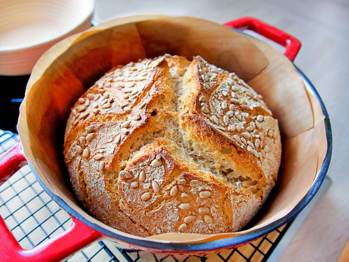 Gebackenes Brot im Topf