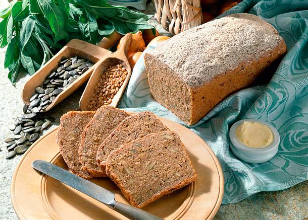 Brot mit Kürbiskernen und Zwiebeln Rezept Brot mit Kürbiskernen und Zwiebeln Rezept
