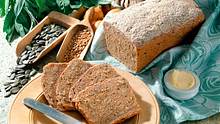 Brot mit Kürbiskernen und Zwiebeln Rezept - Foto: House of Food / Bauer Food Experts KG