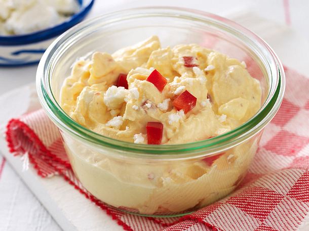 Brotaufstrich mit Paprika, Ajwar und Schafskäse Rezept Brotaufstrich mit Paprika, Ajwar und Schafskäse Rezept