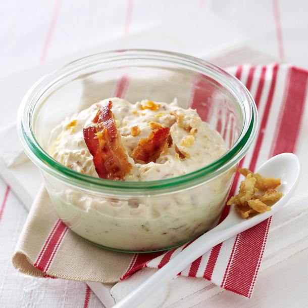 Brotaufstrich mit Röstzwiebeln und Bacon Rezept Brotaufstrich mit Röstzwiebeln und Bacon Rezept