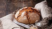 Brot aus dem Brotbackautomat - Foto: iStock/Lisovskaya