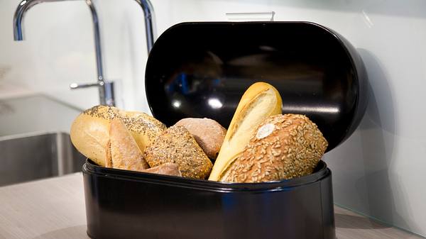 Brotkasten - so bleibt Brot länger frisch - Foto: iStock