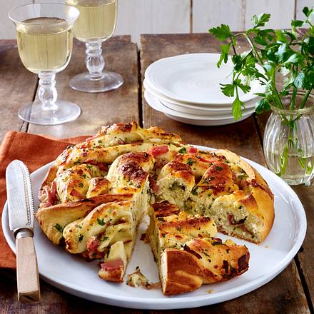 Brotrad mit Käse, Knobi, Schinken und Zwiebeln Rezept