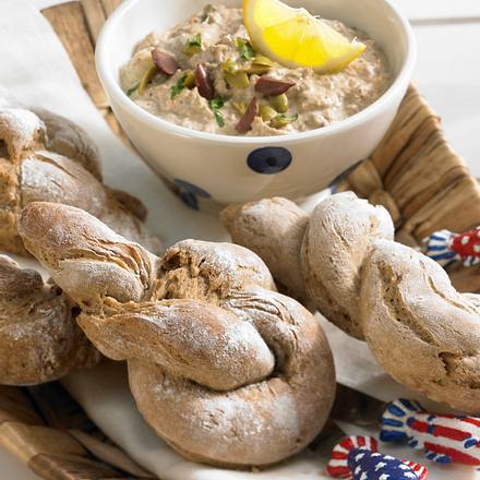 Brottaue mit drei Dips Rezept Brottaue mit drei Dips Rezept