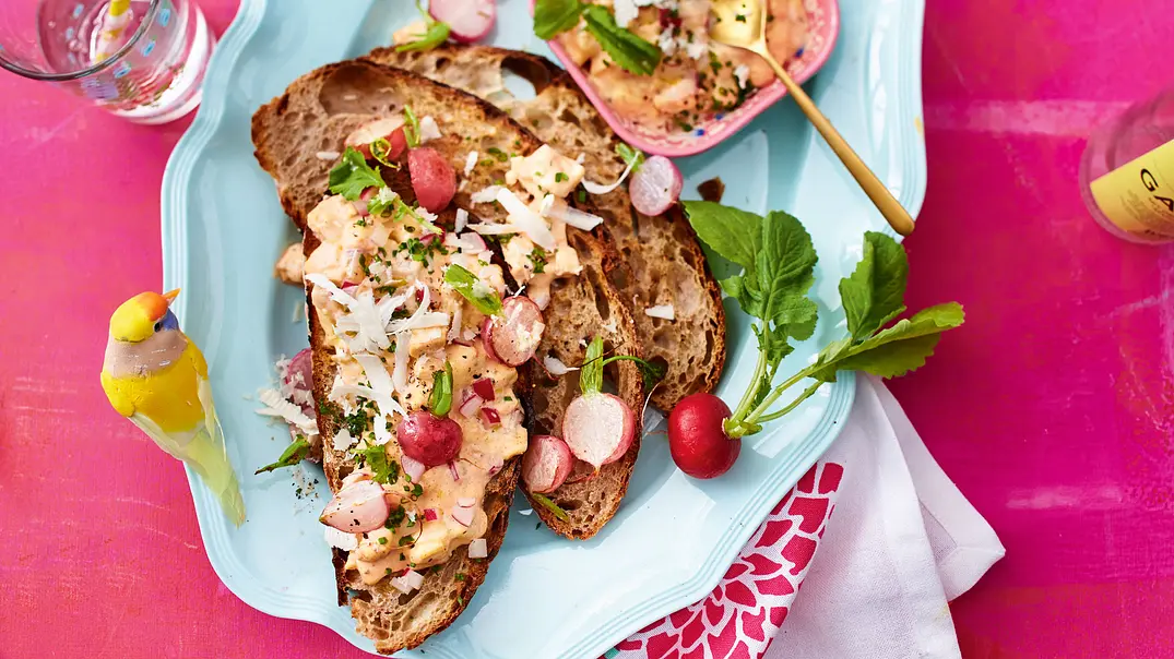 Brotzeitschmankerl mit verschärftem Obatzda Rezept - Foto: LECKER @ Bauer Media Group Brotzeitschmankerl mit verschärftem Obatzda Rezept - Foto: LECKER @ Bauer Media Group