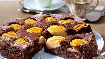 Brownie-Apfel-Tarte Rezept - Foto: LECKER @ Bauer Media Group Brownie-Apfel-Tarte Rezept - Foto: LECKER @ Bauer Media Group